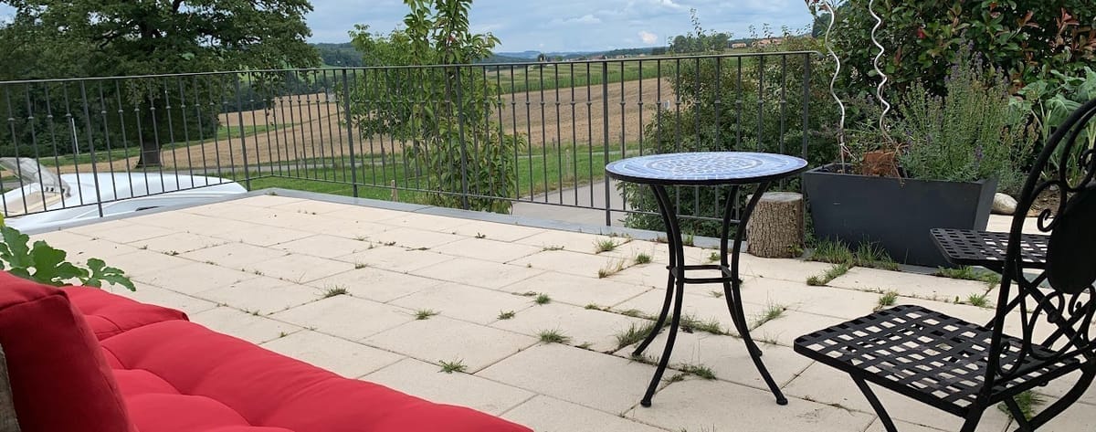 Terrasse avec vue sur les champs